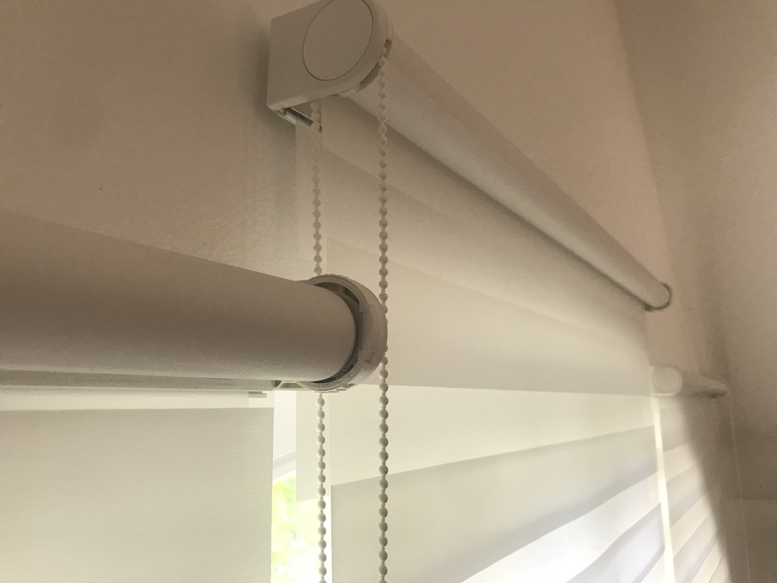 Detailansicht einer TEBA-Rolloanlage am Fenster