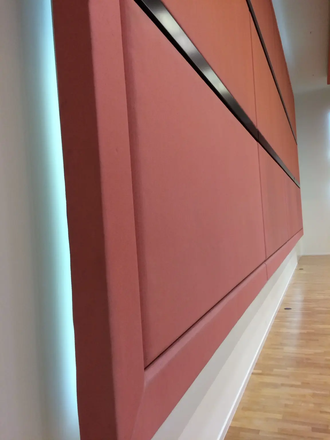 Fertig bezogene Schallschutzwand am Accenture Campus Kronberg, Campus Max